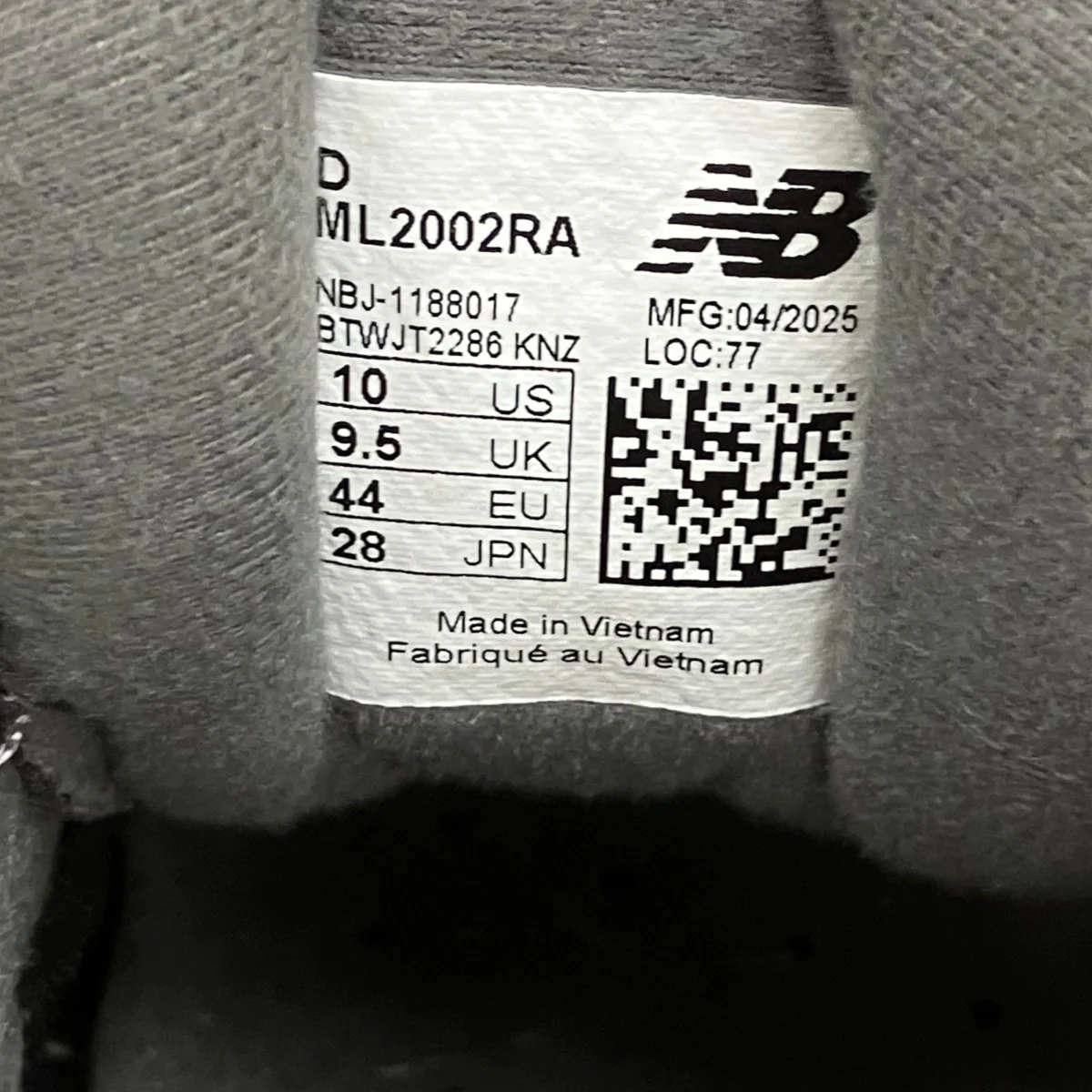 スニーカーML2002RA - Image 6