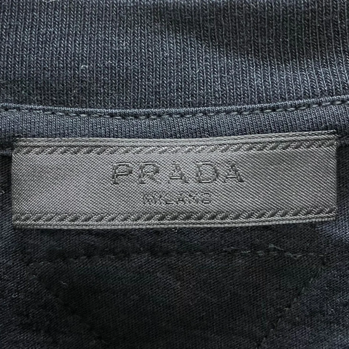 VネックTシャツ - Image 5