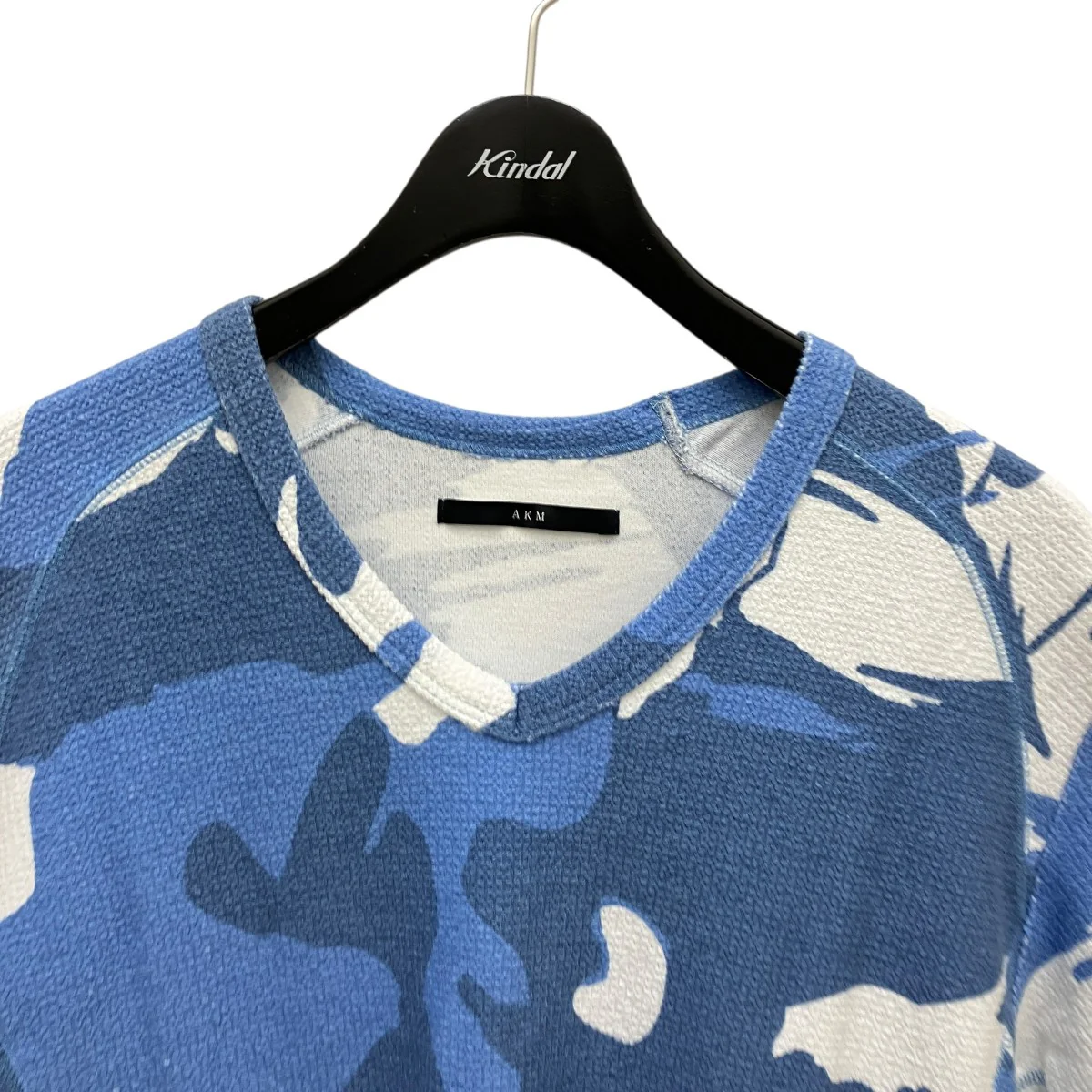 カモVネックTシャツ - Image 2