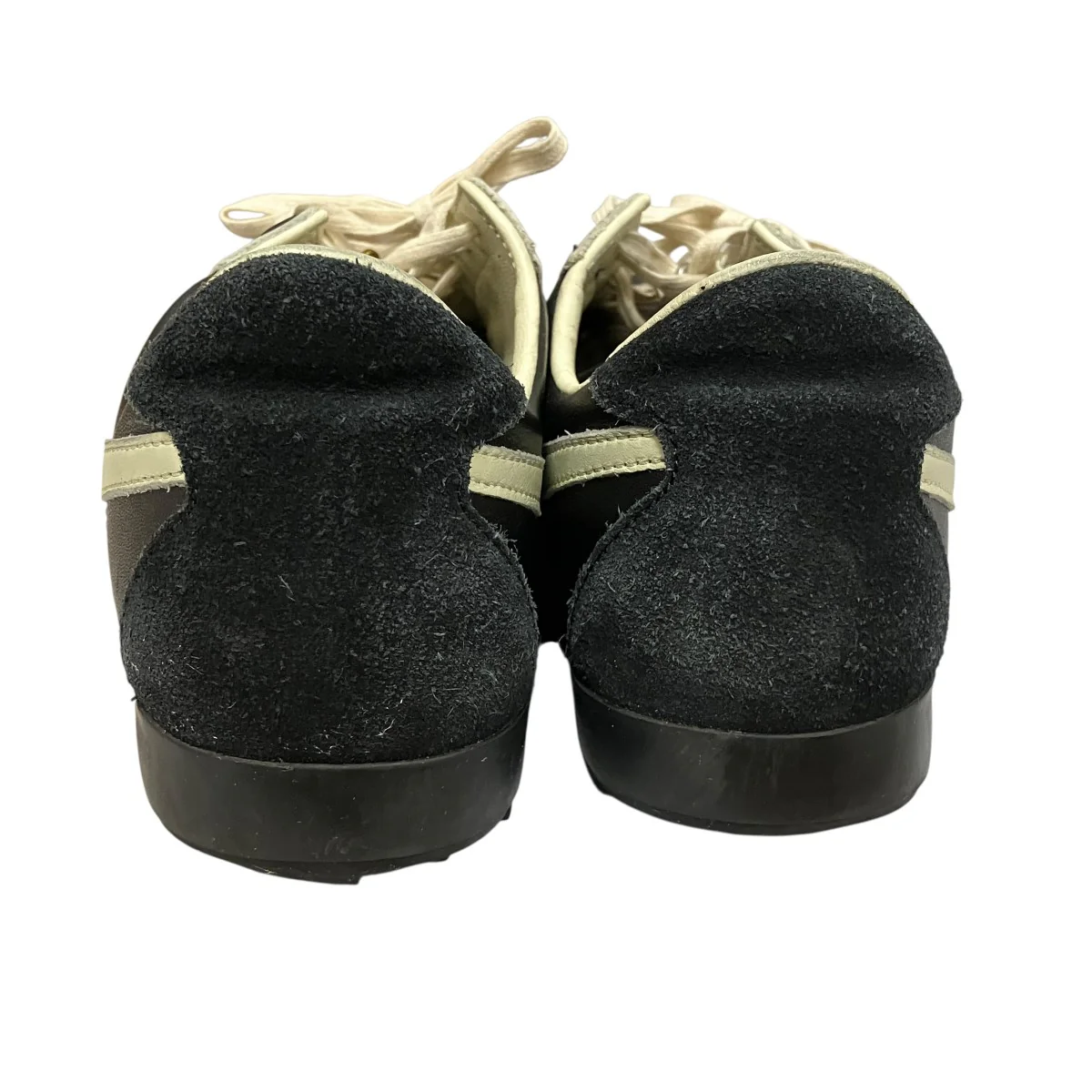 Astro Grabber Black and Coconut MilkローカットスニーカーFJ9821-001 - Image 4